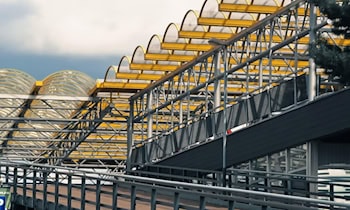 86-Jähriger fährt frontal in Parkhauswand in OT Zentrum