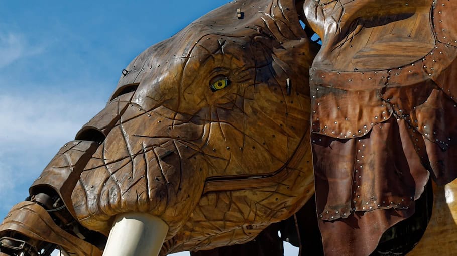 Lebensmittelautomat in Theuma beschädigt