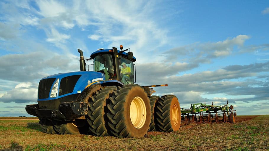 Pkw fährt auf Traktoranhänger in Ruppersdorf auf