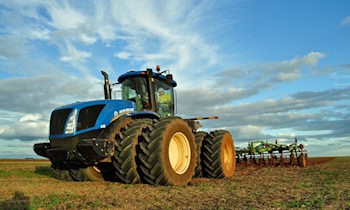 Pkw fährt auf Traktoranhänger in Ruppersdorf auf