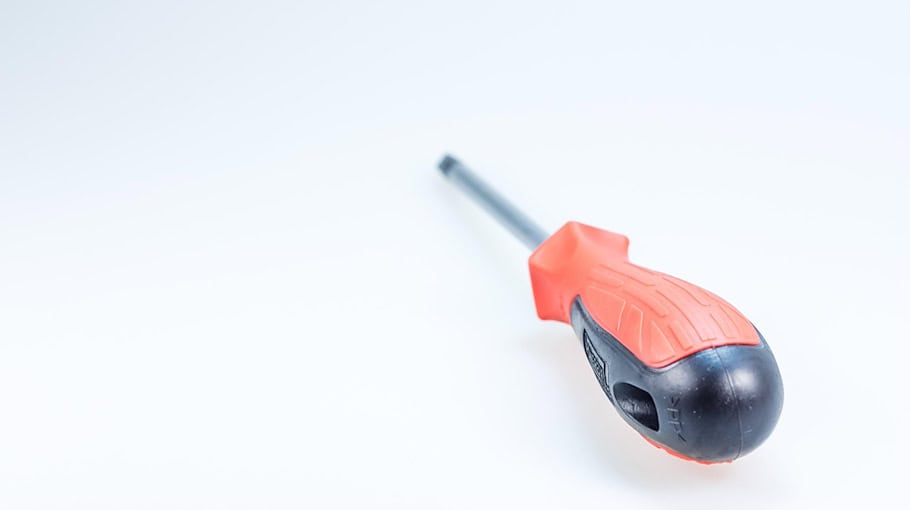 Werkzeugkoffer aus VW Passat gestohlen