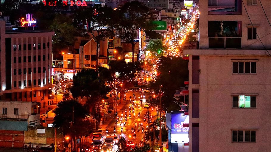 Mazda kollidiert mit Motorroller in Meißen