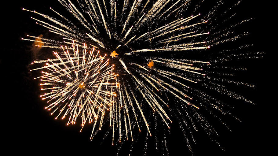 Pyrotechnik verletzt 16 Personen in Leipzig (Leutzsch)