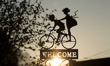 Eigentümer gesucht: Kinderfahrrad und Altmetall in Hoyerswerda