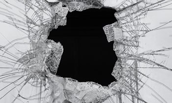 Steine auf Fahrzeuge geworfen: Tatverdächtige in Zwickau gestellt