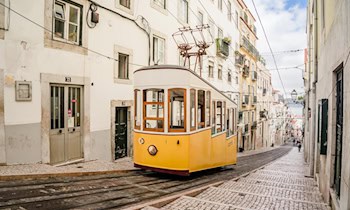 Mann mit Messer und Reizgas in Straßenbahn gestellt