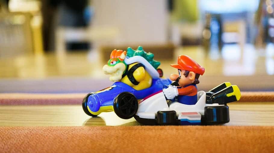 Opel Corsa fährt gegen Mauer in Aue-Bad Schlema