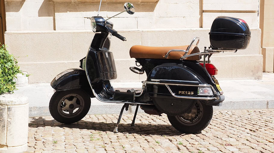 Motorroller ohne Versicherung und Drogenverdacht in Falkenstein