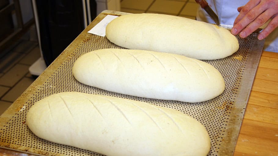 Großflächige Lackschäden an Mercedes in Neuplanitz