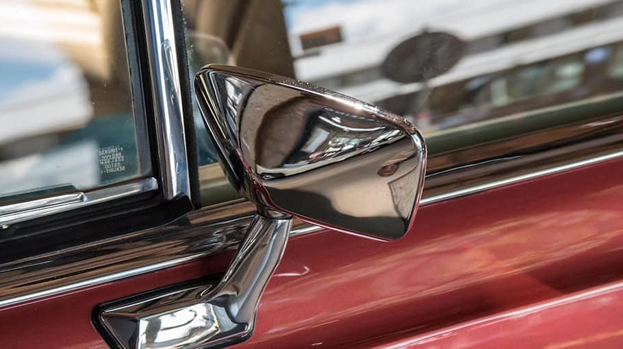 Vandalismus an VW Golf in Meißen: Spiegel beschädigt