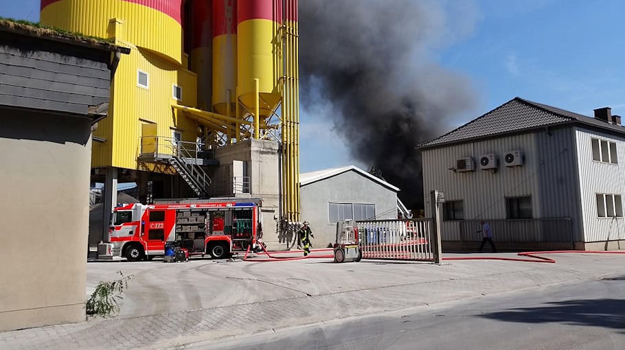 Pkw brennt auf Schlachthofstraße in Bautzen