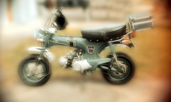 Kleinkraftrad überschlägt sich in Augustusburg