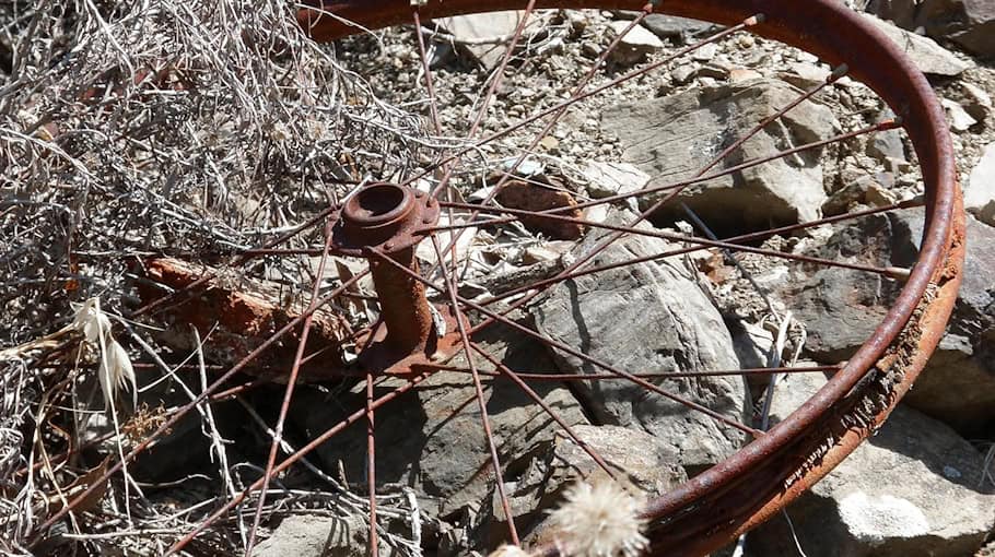 Funkgerät aus Taxi gestohlen in Dresden-Zschertnitz