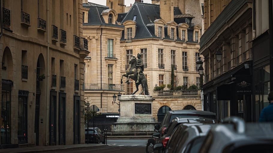 Diebstahl von Pflastersteinen in Saalau