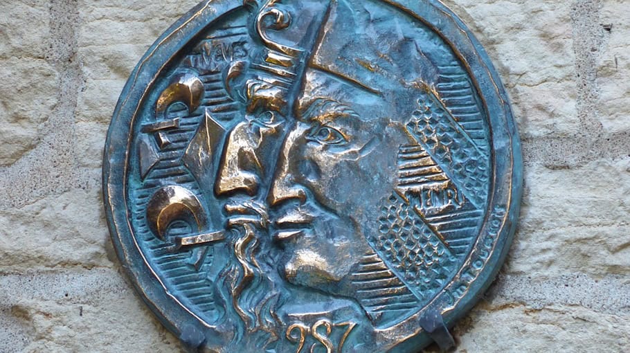 Antisemitische Schmiererei an Gedenktafel in Zwickau