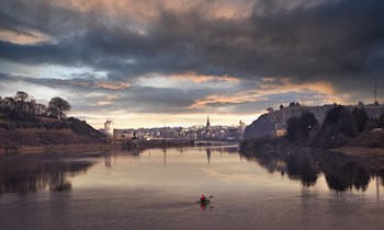 Gekentertes Kanu an der Koberbachtalsperre