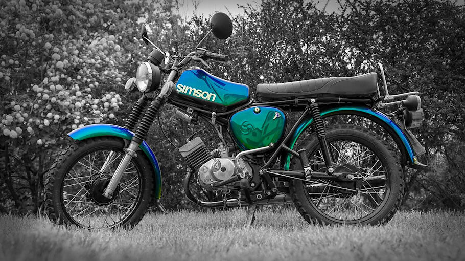 Jugendlicher ohne Führerschein auf getunter Simson