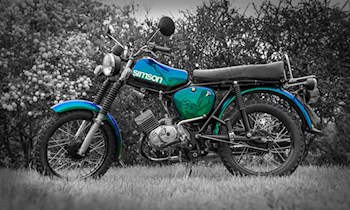 Jugendlicher ohne Führerschein auf getunter Simson