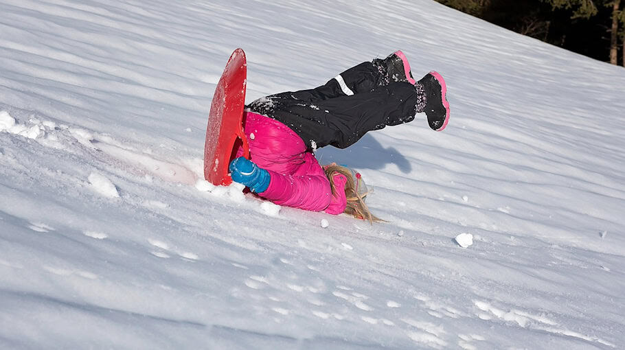 Seat überschlägt sich auf der Gustav-Adolf-Allee