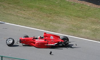 Porsche kollidiert mit Straßenbahn in Leipzig