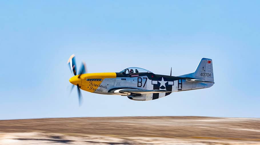 Mann schlägt zwei Frauen an Haltestelle