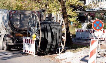 Hoher Sachschaden nach Unfall mit Warnbaken auf A4