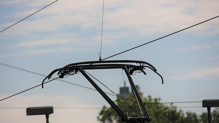 Oberleitung durch Lkw gerissen in Stangengrün