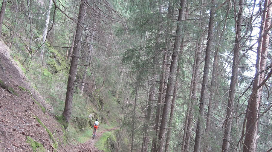 Betrunkener Fahrradfahrer stürzt beim Abbiegen