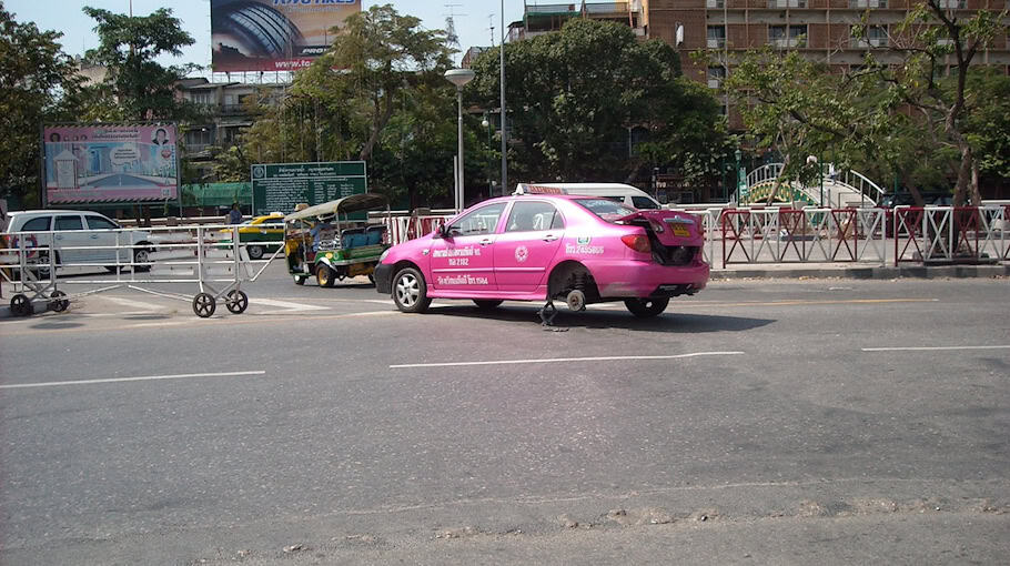 Reifenplatzer verursacht Unfall auf A72