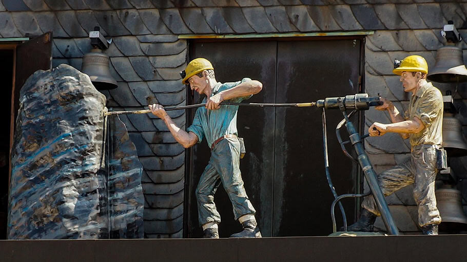 Abbruchhammer von Bagger an B101 gestohlen