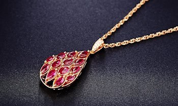 Anhänger löst sich und prallt gegen Baum bei Großkoschen