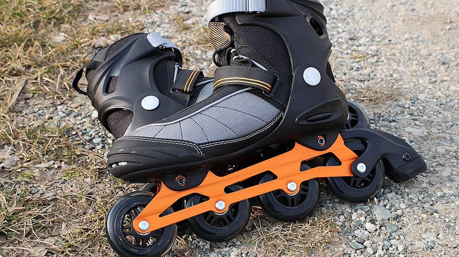 Rollschuhfahrer angefahren und Fahrer flüchtet in Dresden