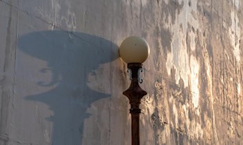 Unfallflucht in Ellefeld: Lkw beschädigt Straßenlaterne