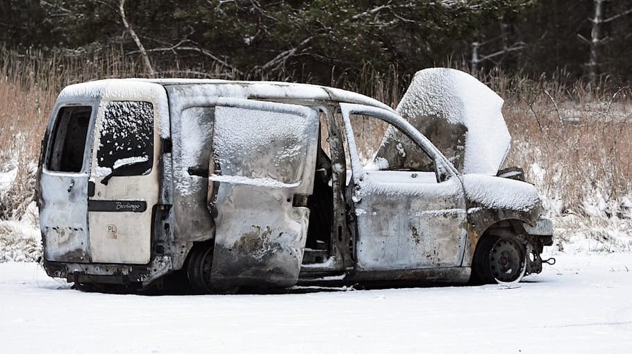 VW Crafter auf A4 bei Klipphausen von Fahrbahn abgekommen