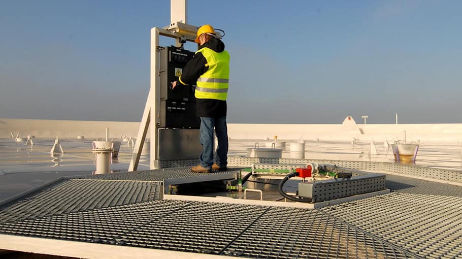 Steuergerät aus Mehrfamilienhaus in Dresden-Prohlis gestohlen