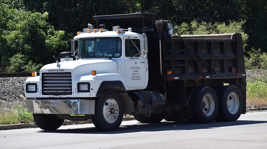 Schwerlasttransporter finden keinen Rastplatz
