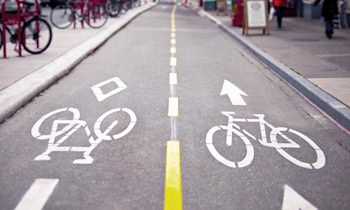 Zeugenaufruf: Beschädigter Radweg bei Rötha am Störmthaler See