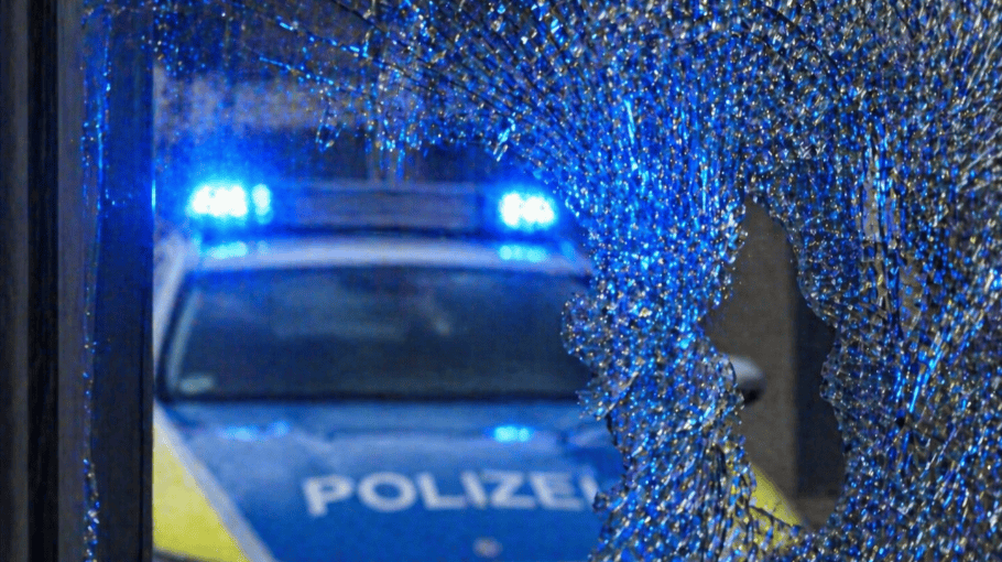 Straßenbahn und Bus kollidierten in Dresden-Briesnitz